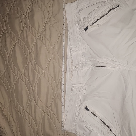 AE Snappy Stretch Low-Rise Baggy Flare Cargo 14 Short in White - Picture 7 of 8